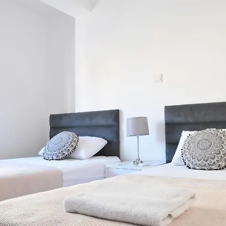 Διαμέρισμα Zenobia Luxury City/beach Apts No.1